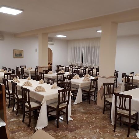 Hotel La Collinetta Sas à Montazzoli Extérieur photo