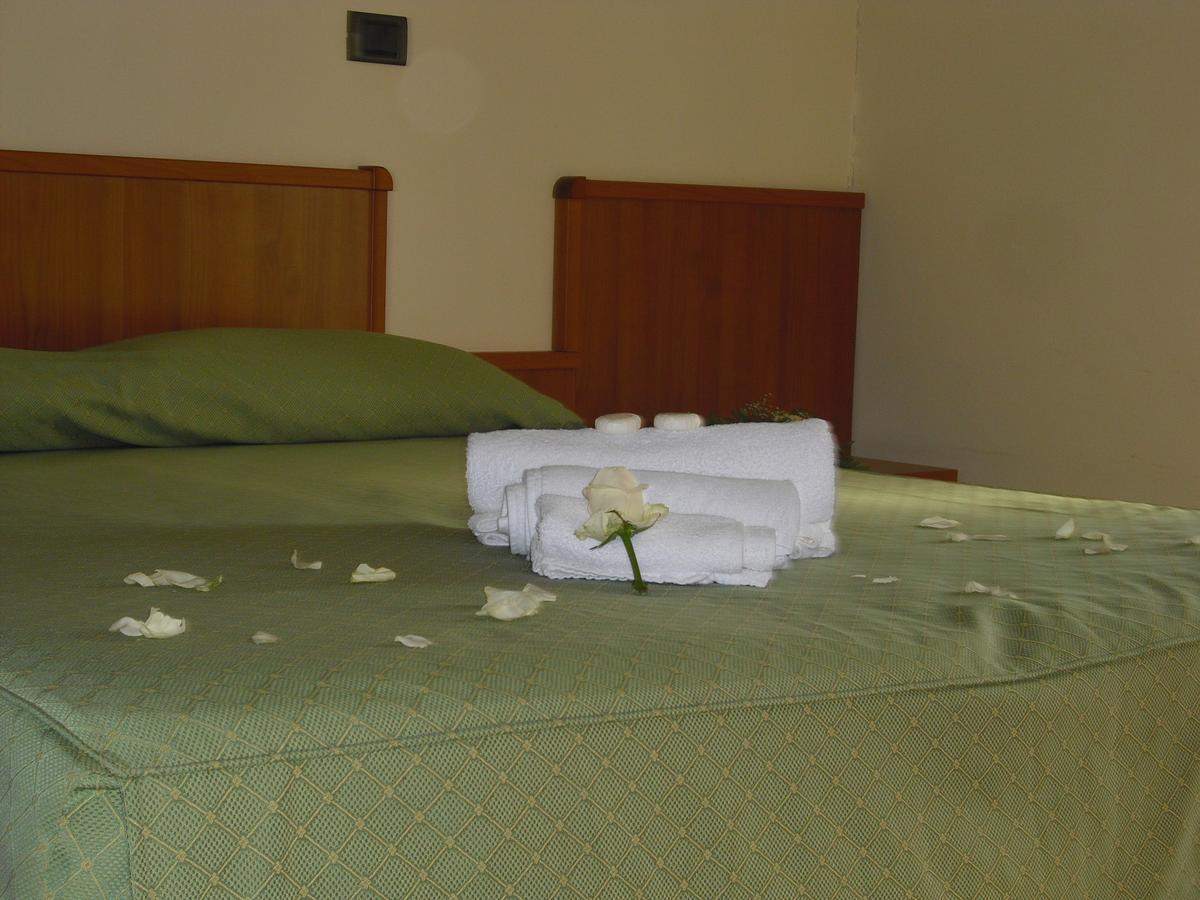 Hotel La Collinetta Sas à Montazzoli Extérieur photo