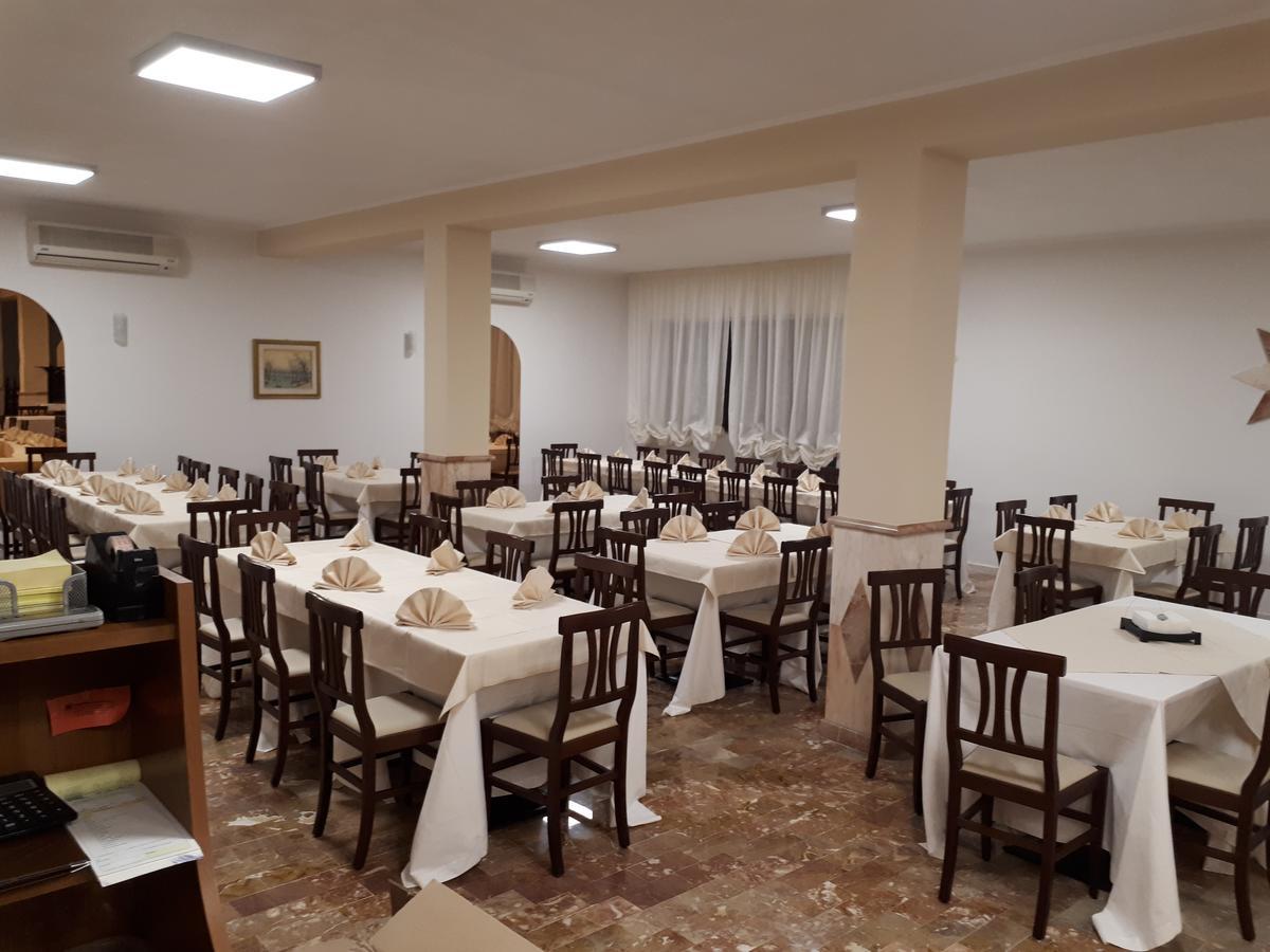 Hotel La Collinetta Sas à Montazzoli Extérieur photo